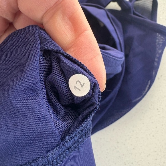 Lululemon size 12 ladies Navy Mesh Accent Top - Picture 6 of 6